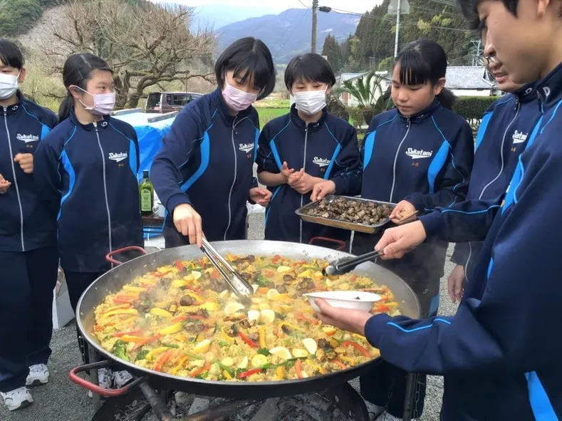 魅力ある地元の食材を使ったご当地パエリア大会を成功させたい Campfire キャンプファイヤー
