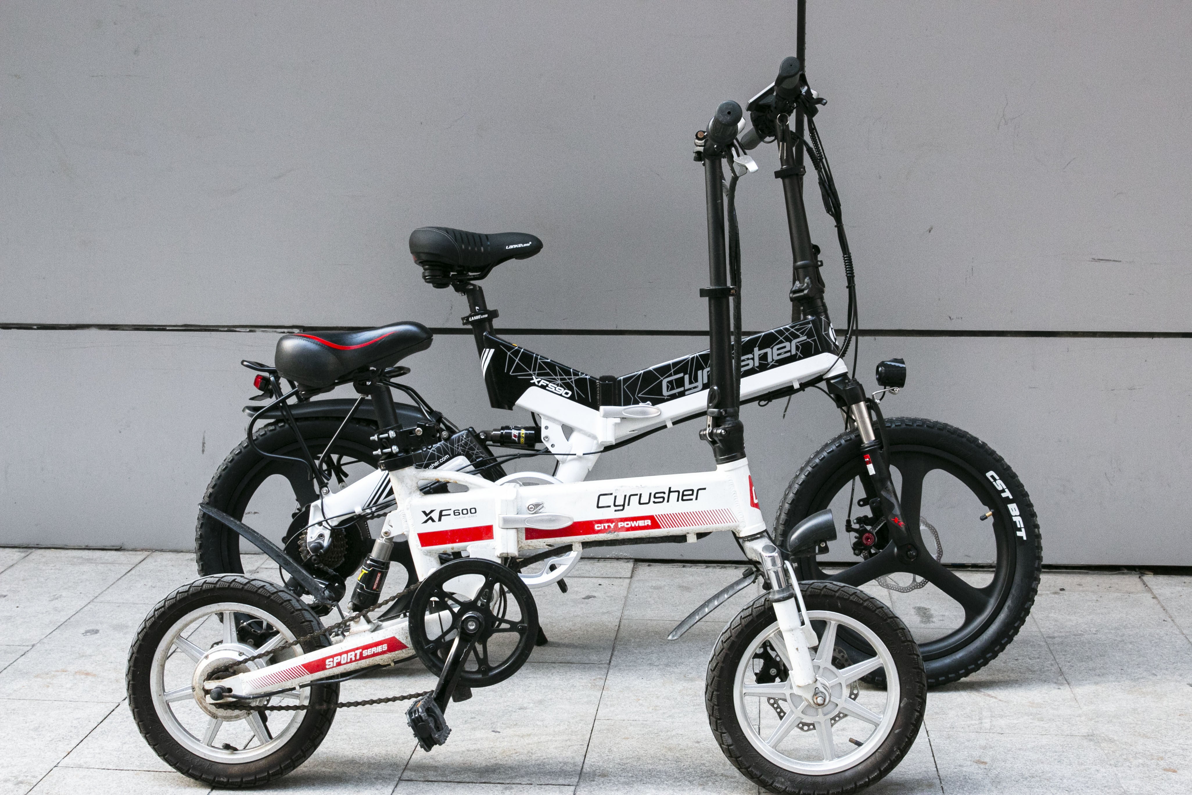次世代折りたたみ式電動自転車、美しさと性能の両方を備えたモンスター