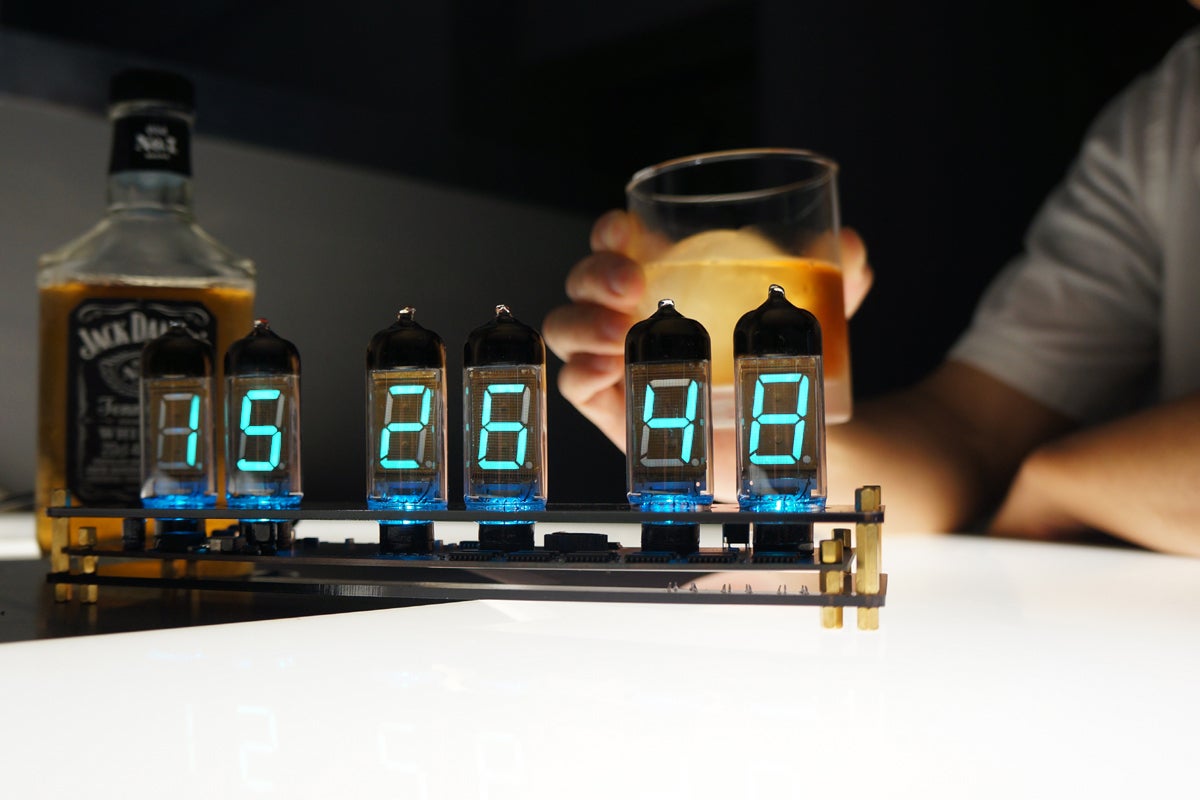 往年の国産技術が主役！レトロフューチャー感溢れる『Cool VFD Clock