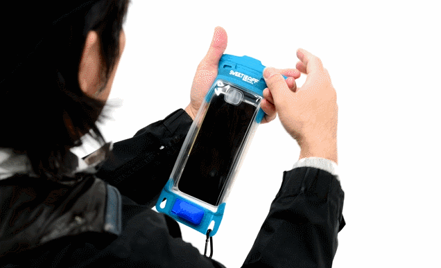 最高等級の防水 野外やお風呂で安心 操作性抜群のエアポンプ付スマホポーチ Campfire キャンプファイヤー 最高等級の防水 野外やお風呂で安心 操作性抜群のエアポンプ付スマホポーチ Campfire キャンプファイヤー