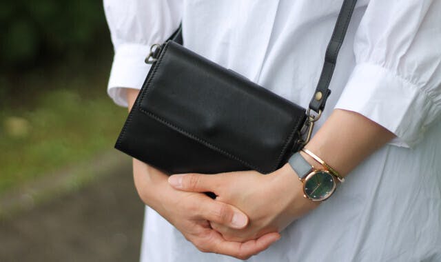 バッグ一つで出歩ける本好きさんのための究極のミニマルバッグ ブックキャリー Campfire キャンプファイヤー バッグ一つで出歩ける本好きさんのための究極のミニマルバッグ ブックキャリー Campfire キャンプファイヤー