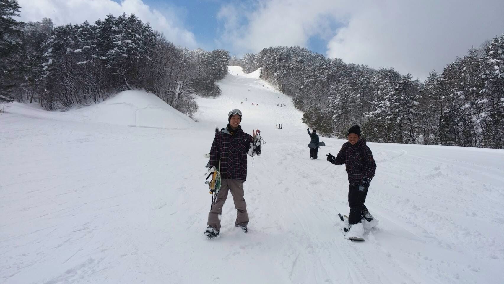 広島初 スキー場で冬キャンプ 北広島町でキャンプ スキー スノボ 雪遊び Campfire キャンプファイヤー