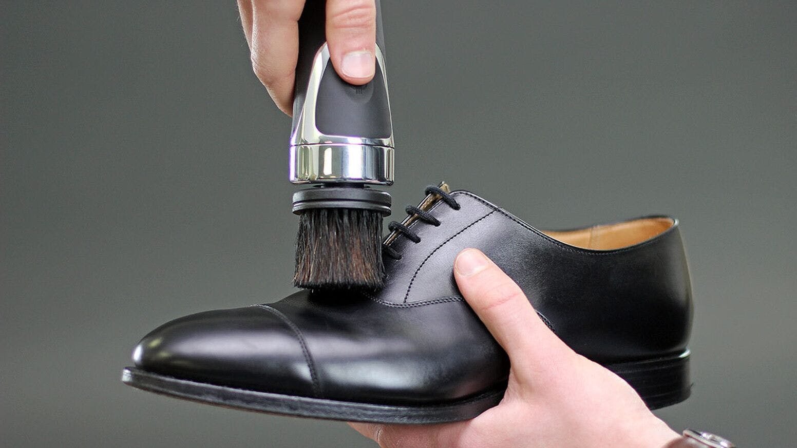 靴磨きをいつでも簡単に 手も汚れないポータブル電動靴磨き Equerry Campfire キャンプファイヤー 靴磨きをいつでも簡単に 手も汚れないポータブル電動靴磨き Equerry Campfire キャンプファイヤー