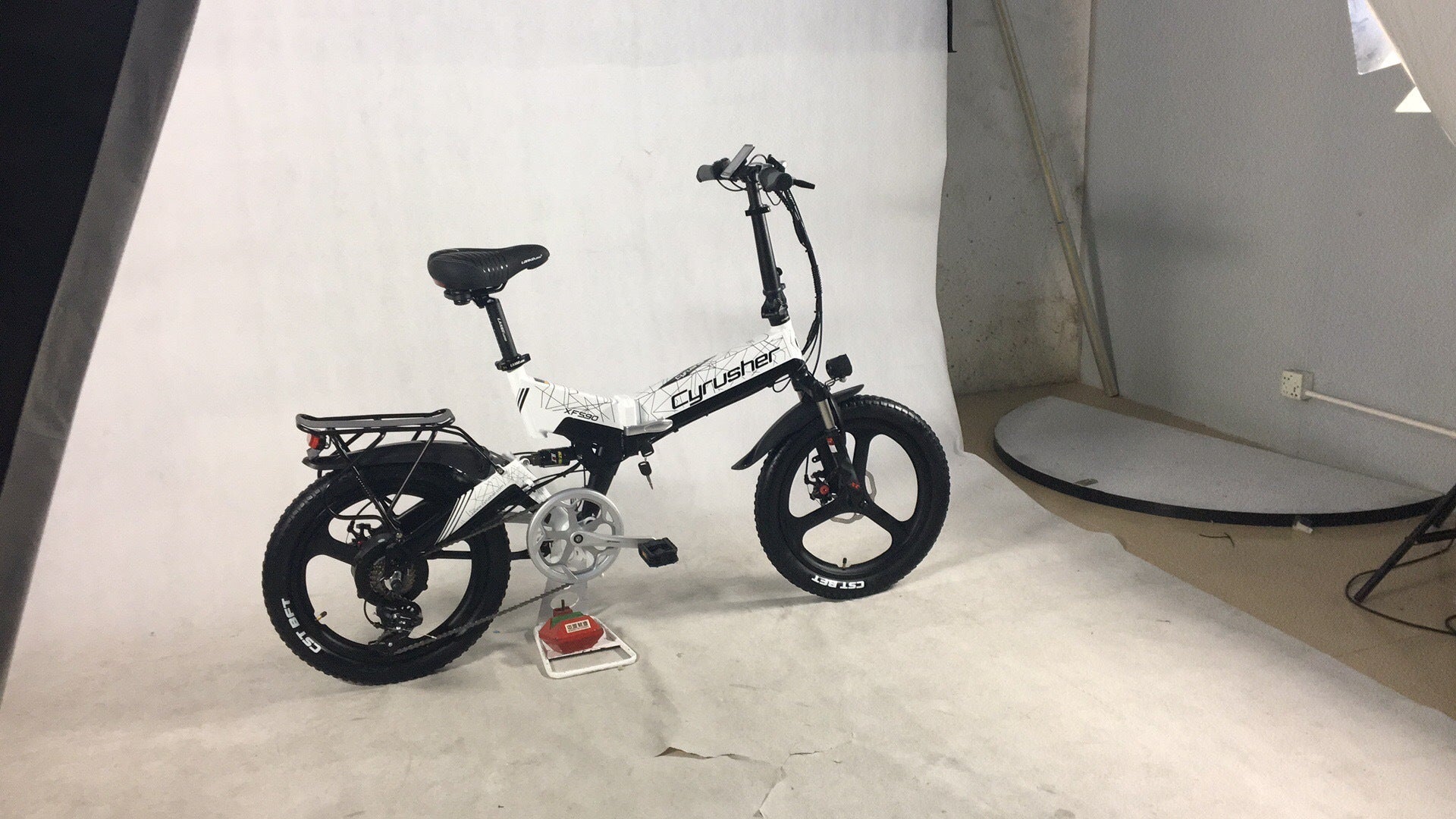 次世代折りたたみ式電動自転車、美しさと性能の両方を備えたモンスター