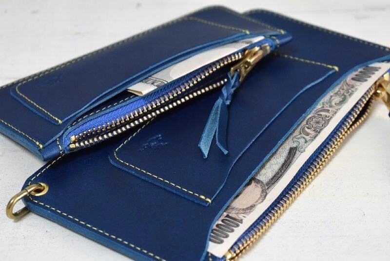 綺麗なロイヤルブルーお財布&定期入れSETです。男性????が使用されたら素敵です!