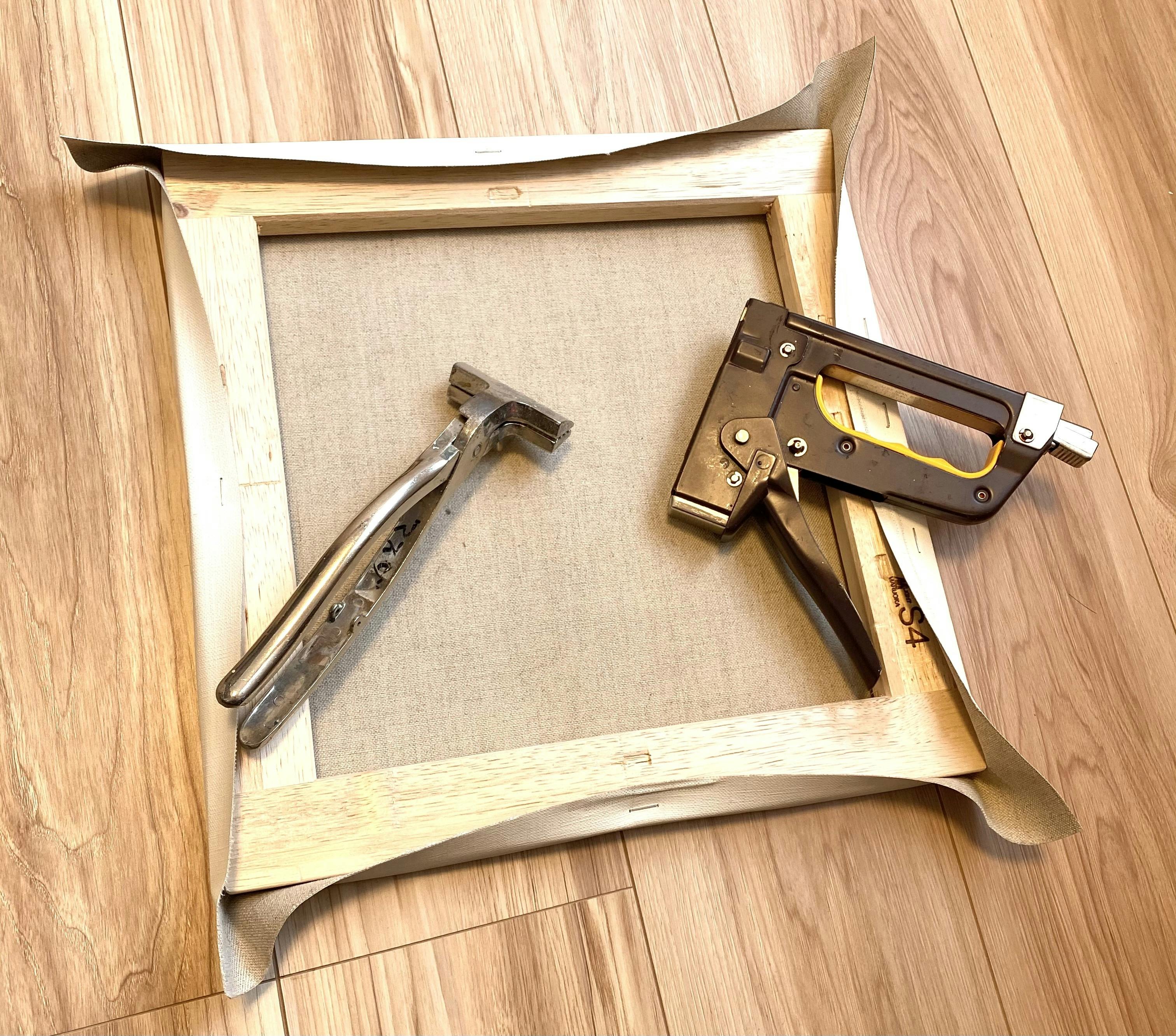 道具紹介 キャンバス張り器とガンタッカー Campfire キャンプファイヤー