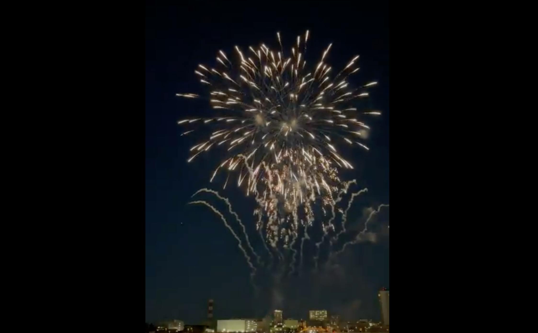 令和三年 新成人を花火で祝う 成人式 花火 前へ進もう 新しい世界へ アクティビティ Campfire キャンプファイヤー 令和三年 新成人を花火で祝う 成人式 花火 前へ進もう 新しい世界へ アクティビティ Campfire キャンプファイヤー
