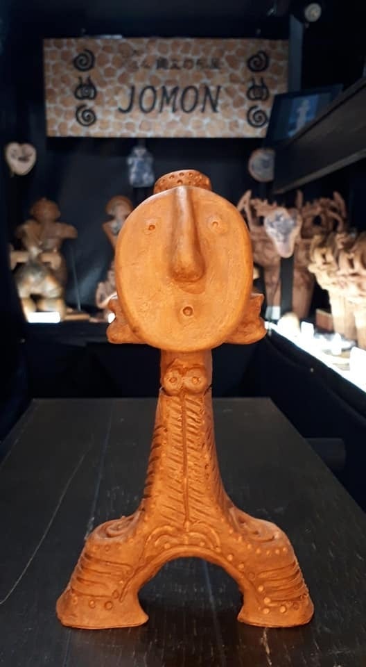 子供 陶器 焼物 土器 土偶 燭台メキシコ 置物 オブジェ インテリア 三越 新潟製の手作りの遮光器土偶15㎝は、焼き具合に個性があります。これが