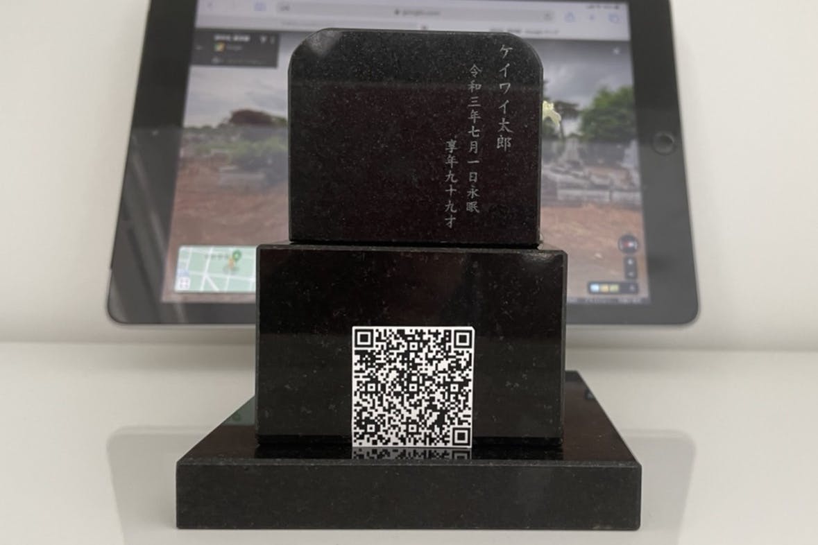 あと1週間！！ミニお墓にはQRコードステッカーもお付けします