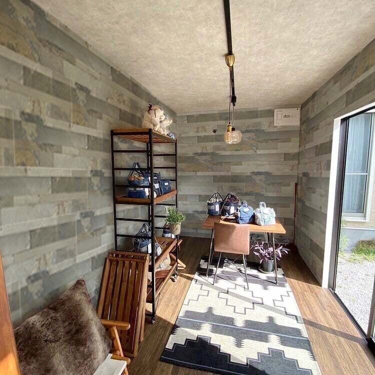 天然石の壁紙をコンテナハウスに使ってみました Campfire キャンプファイヤー 天然石の壁紙をコンテナハウスに使ってみました Campfire キャンプファイヤー