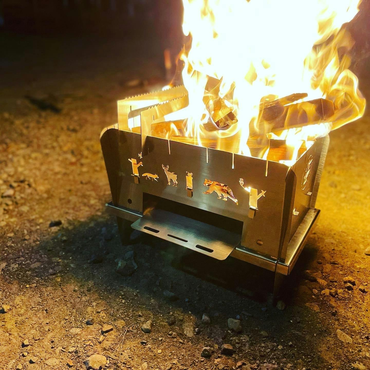 持ち運べるオーブン焚火台 iron oven（アイアンオーブン） - CAMPFIRE (キャンプファイヤー)