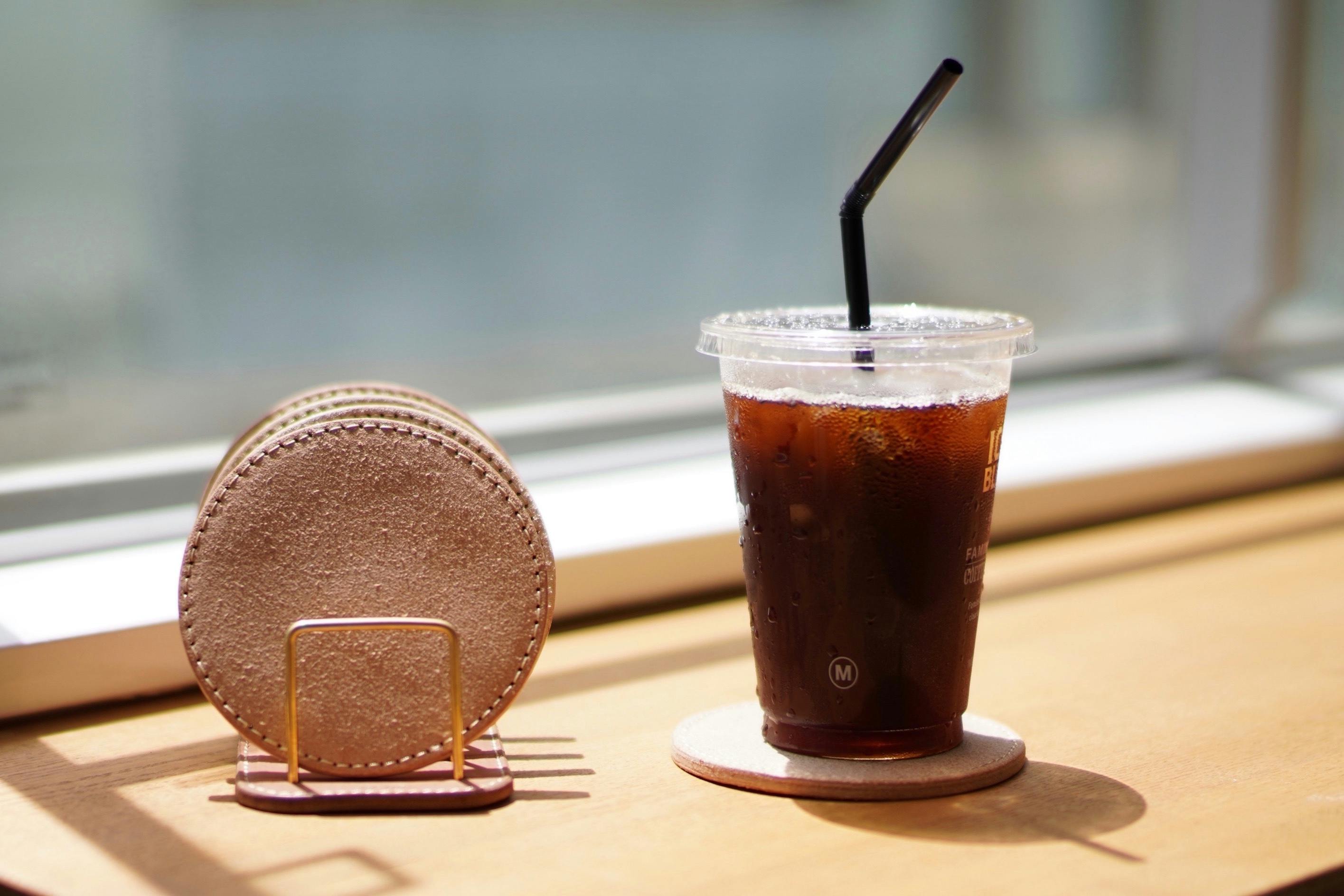 革職人がガシガシ使い込み改良を重ねた レザーコースター&スタンド