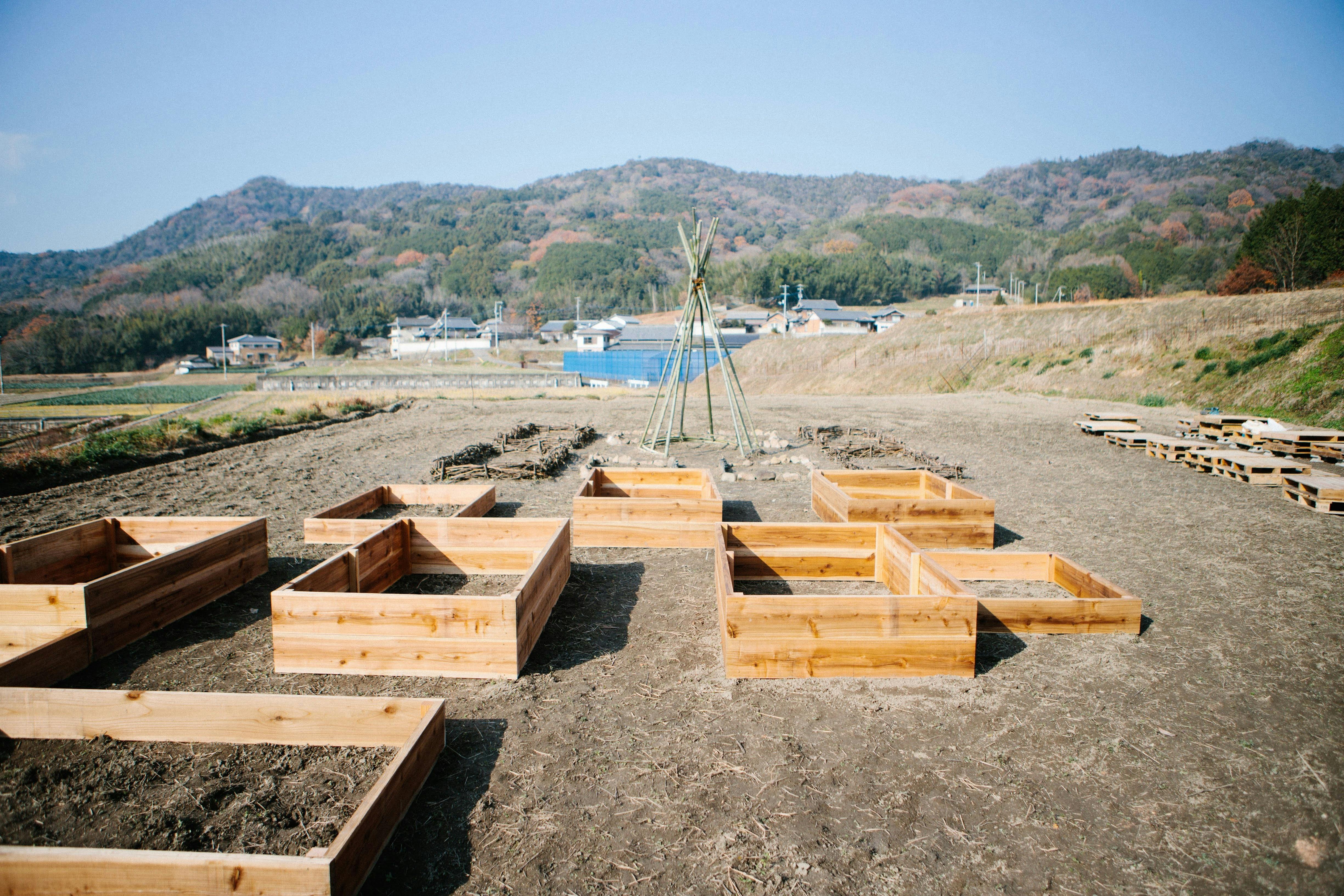 みんなの畑にレイズベッドの土台ができました。 - CAMPFIRE (キャンプ