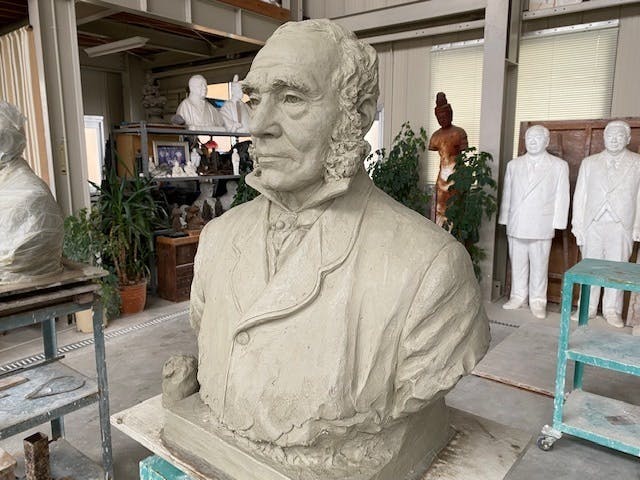 胸像の粘土原型を確認してきました - CAMPFIRE (キャンプファイヤー)