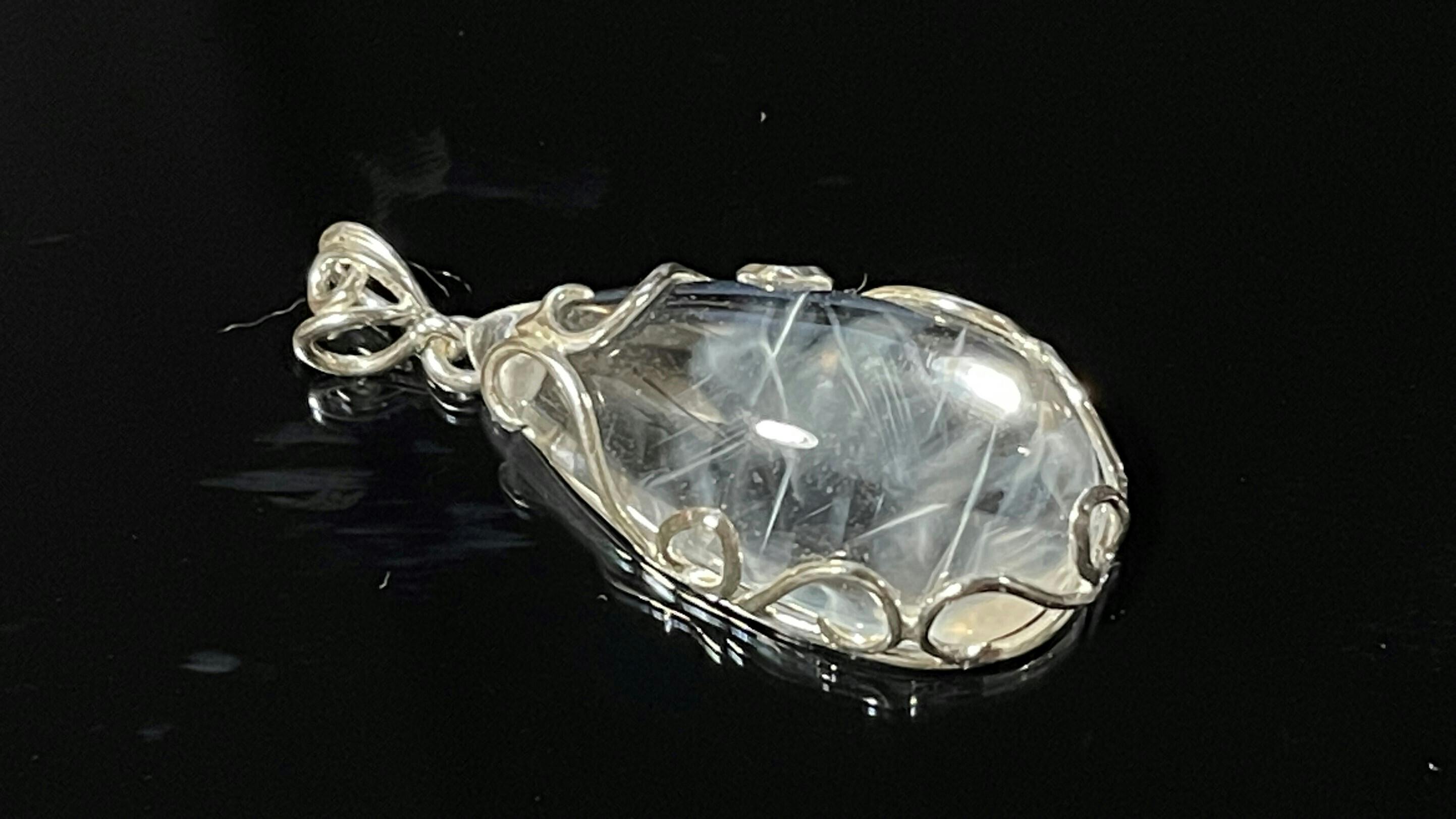 ミステリアスなエンジェルラダークォーツ ボタニカルペンダント Campfire キャンプファイヤー