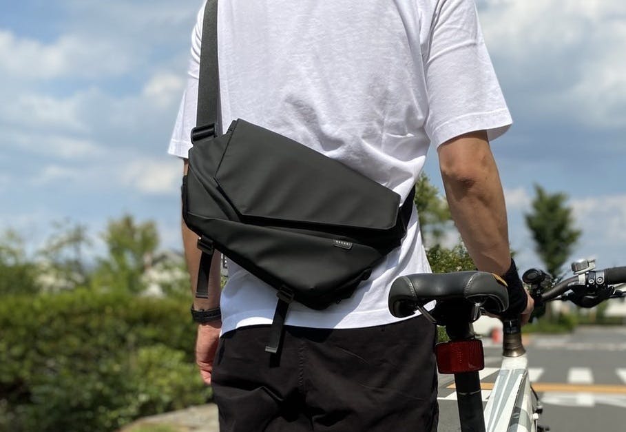 拡張できるスリングバッグ SEKKEI S-sling 一眼レフカメラも収納可能