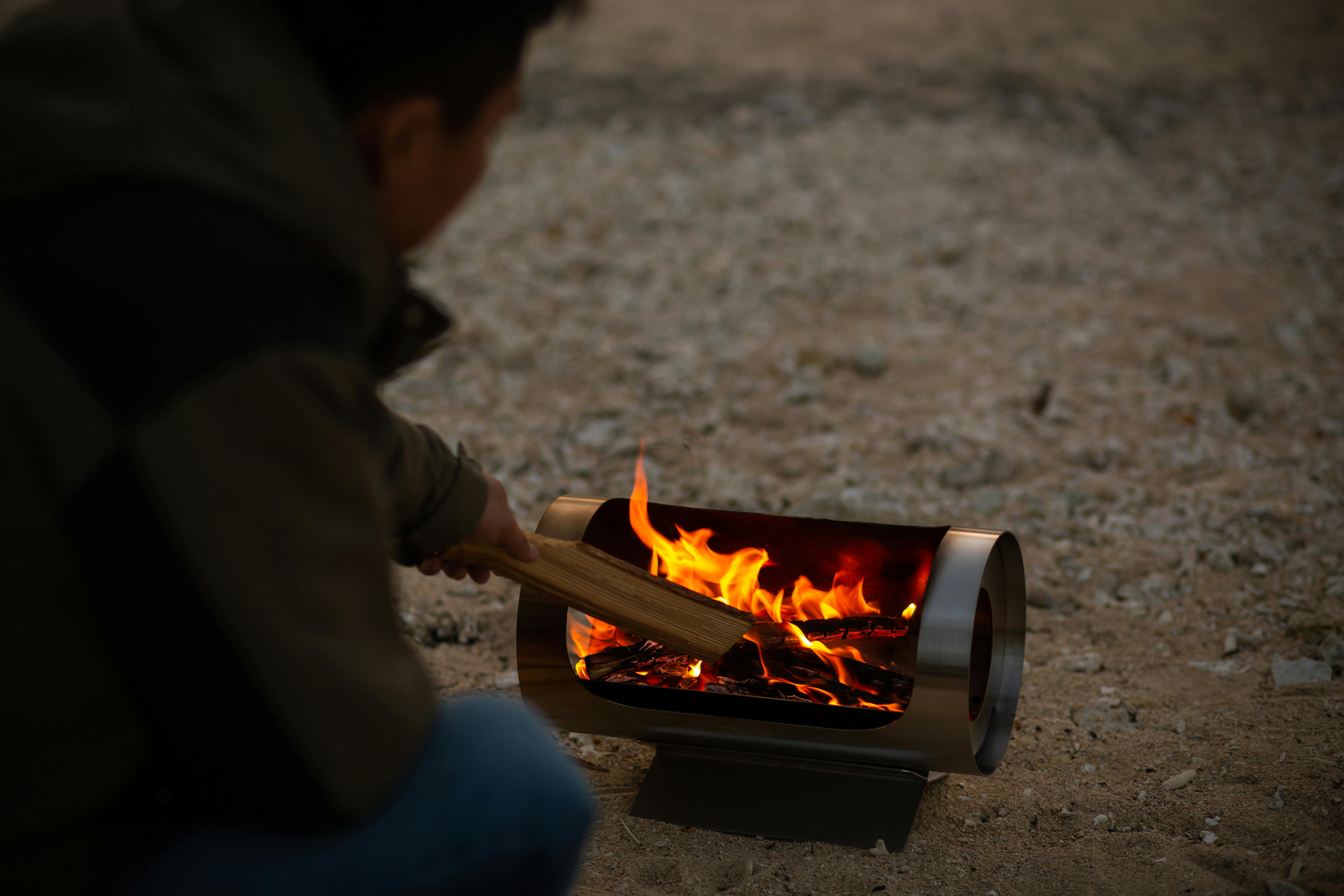 暖炉のような焚火台 Campfire キャンプファイヤー