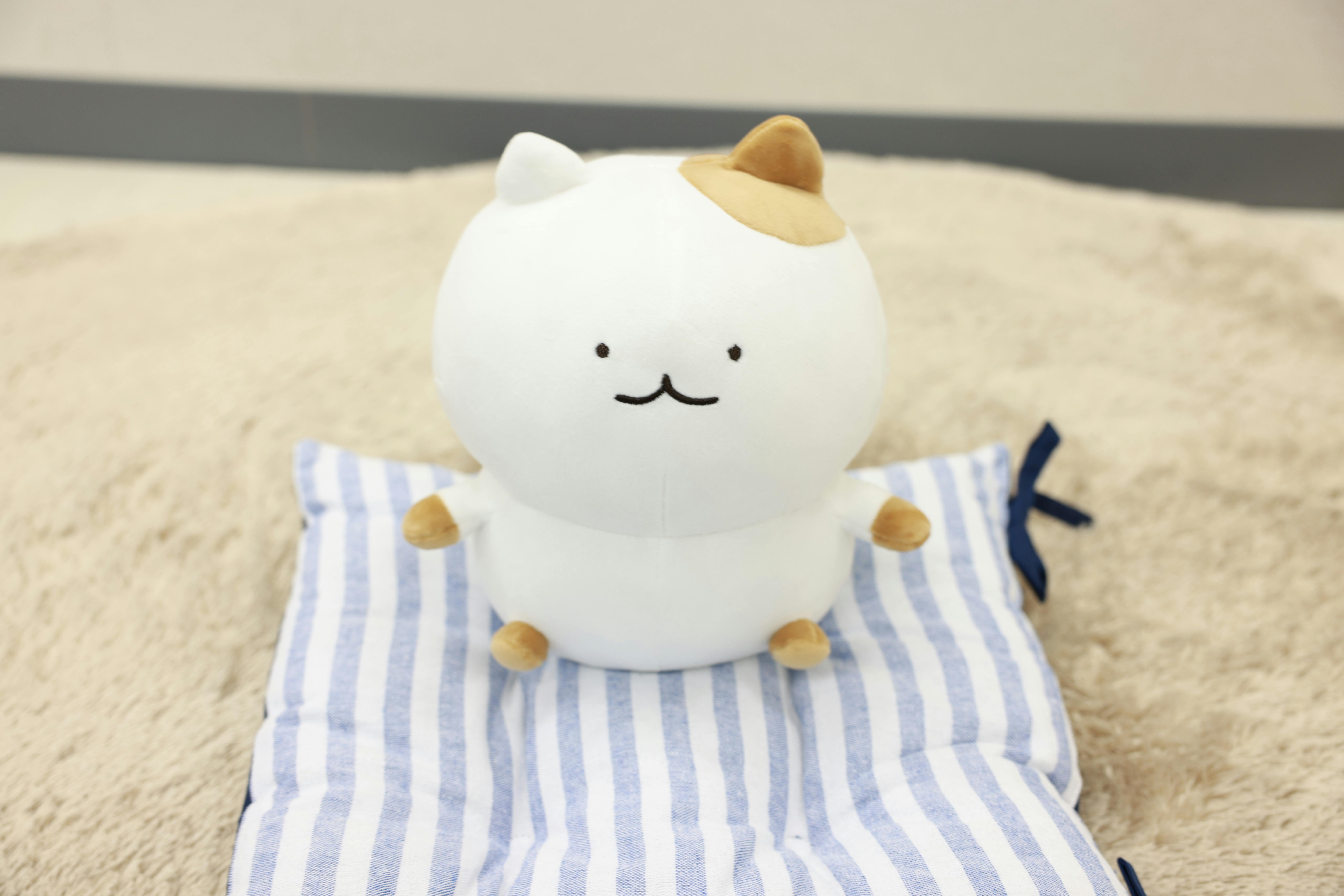 新品　かやぬゆみコラボ　もちもちなねこのぬいぐるみ　ねこ　ぬいぐるみ Amazon.co.jp: かやぬゆみコラボ もちもちなねこのぬいぐるみ