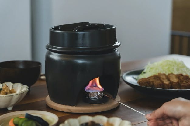 遠赤外線で圧倒的に旨い! コンパクトだけど肉厚な有田焼竈門ご飯土鍋。 - CAMPFIRE (キャンプファイヤー)