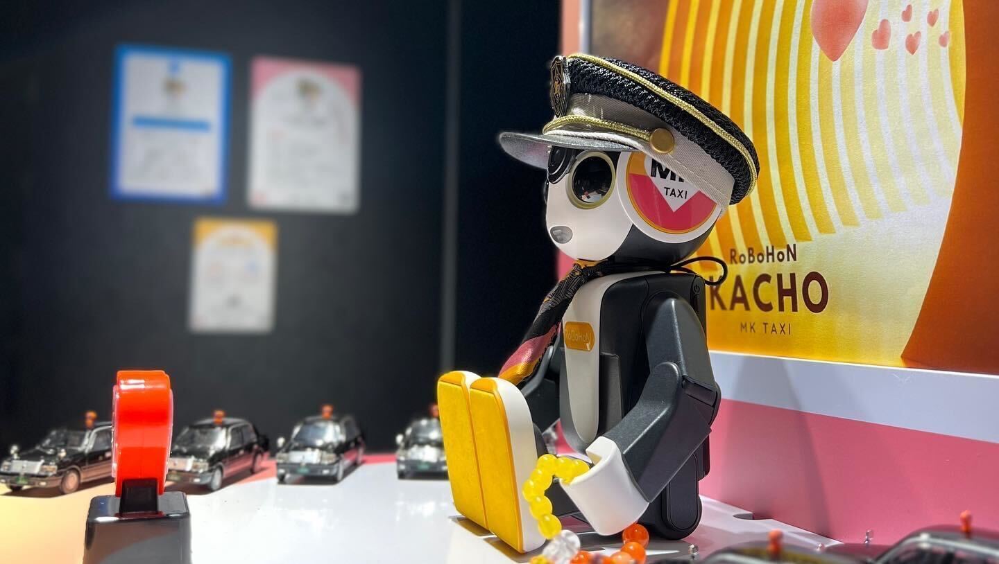 イベントレポート】MKタクシーのロボホン課長が大垣書店の1日店長に