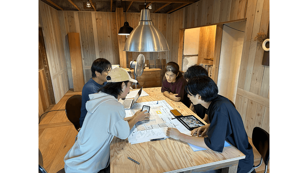 ✳️二胡 古い家の物置から出て来ました。 素人には手に負えませ
