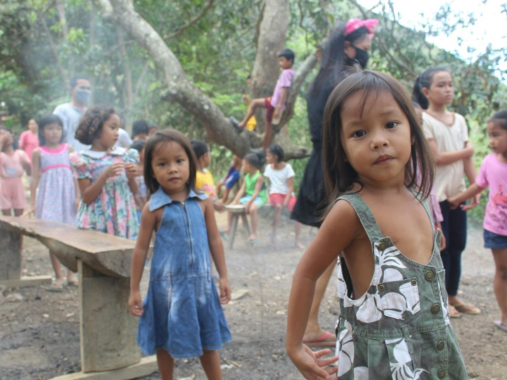 フィリピン 子供 裸
