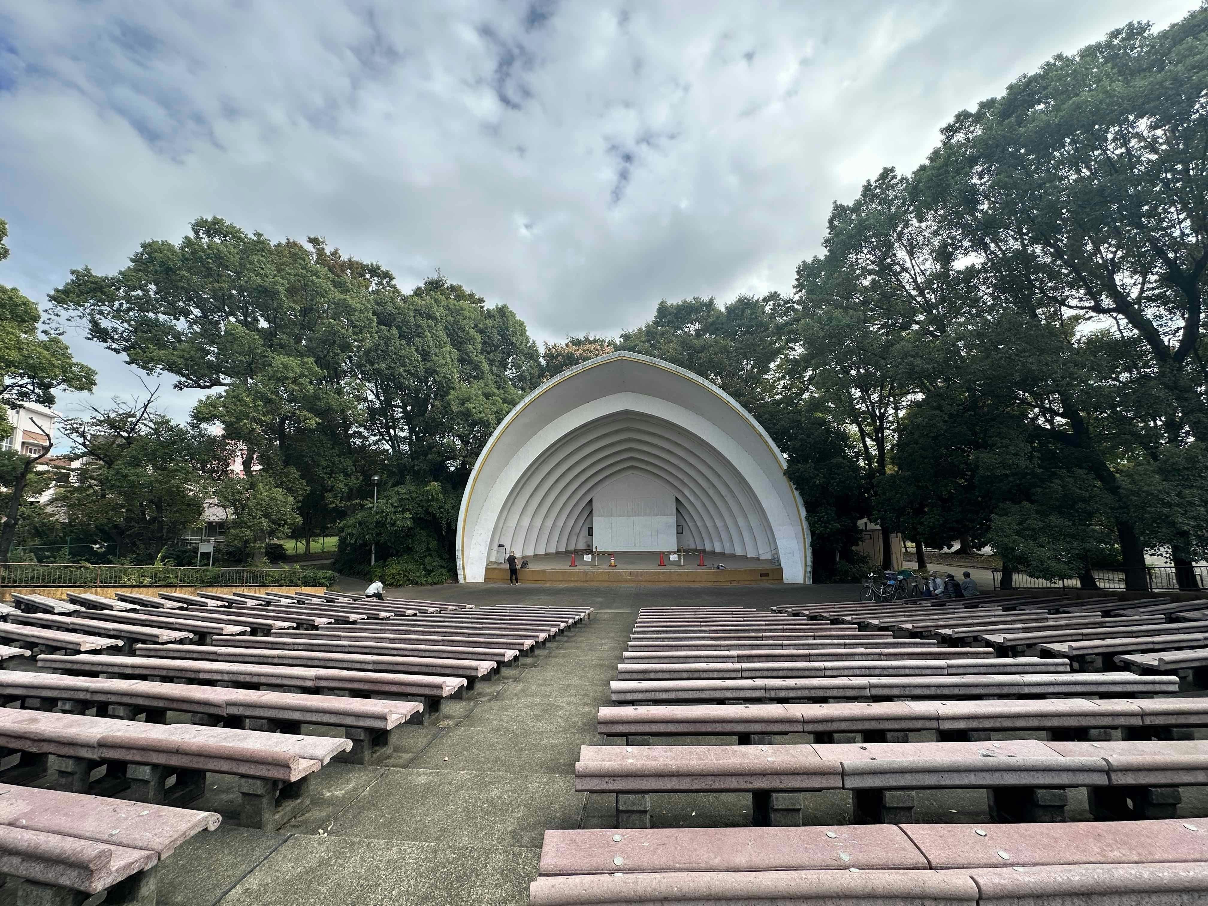 活動報告一覧 - 川崎市中原区平和公園の「野外音楽堂」を借りて