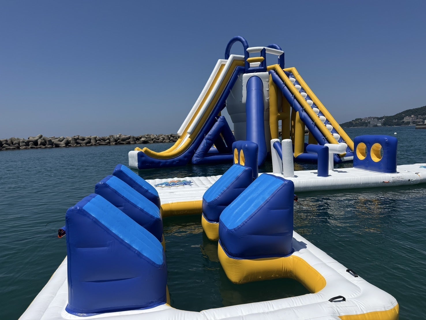 片男波海水浴場の海上に巨大遊具が登場！！ - CAMPFIRE (キャンプ