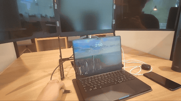 どこでもあなたのPC空間を3倍に激増！3画面モバイルモニター