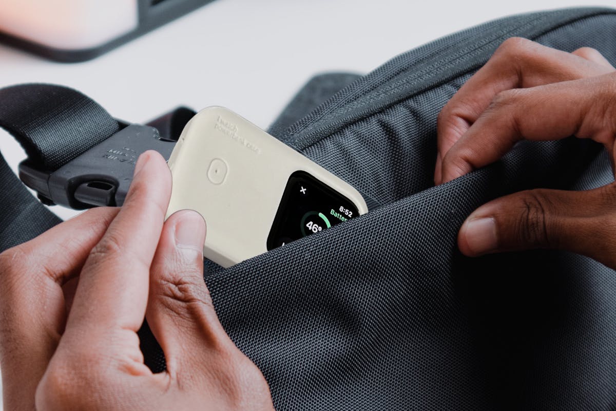 ブランド史上最薄級】ワイヤレス充電を完結する、3in1充電スタンドの