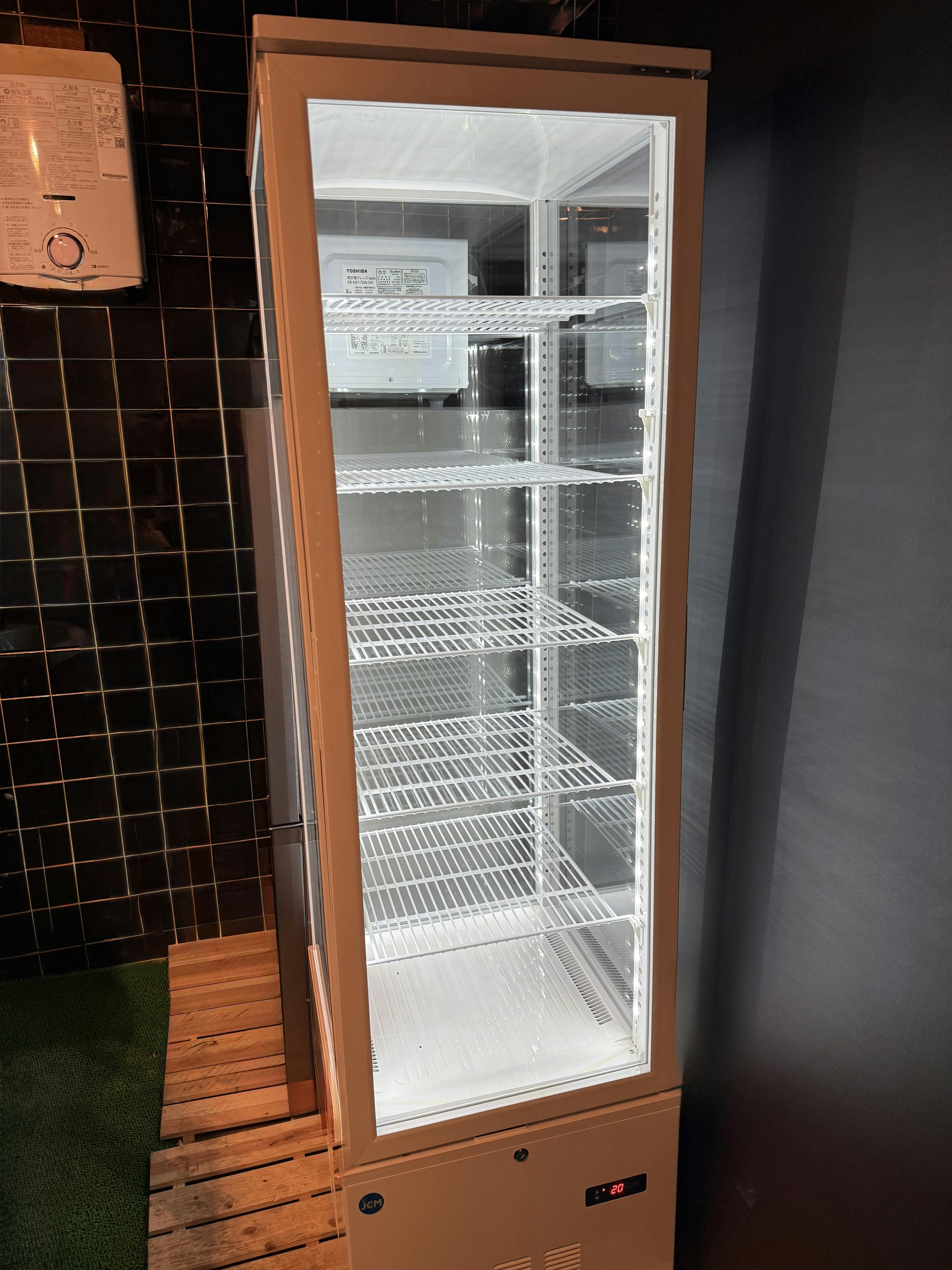 開店準備、着々と。業務用冷蔵庫搬入完了 - CAMPFIRE (キャンプファイヤー)