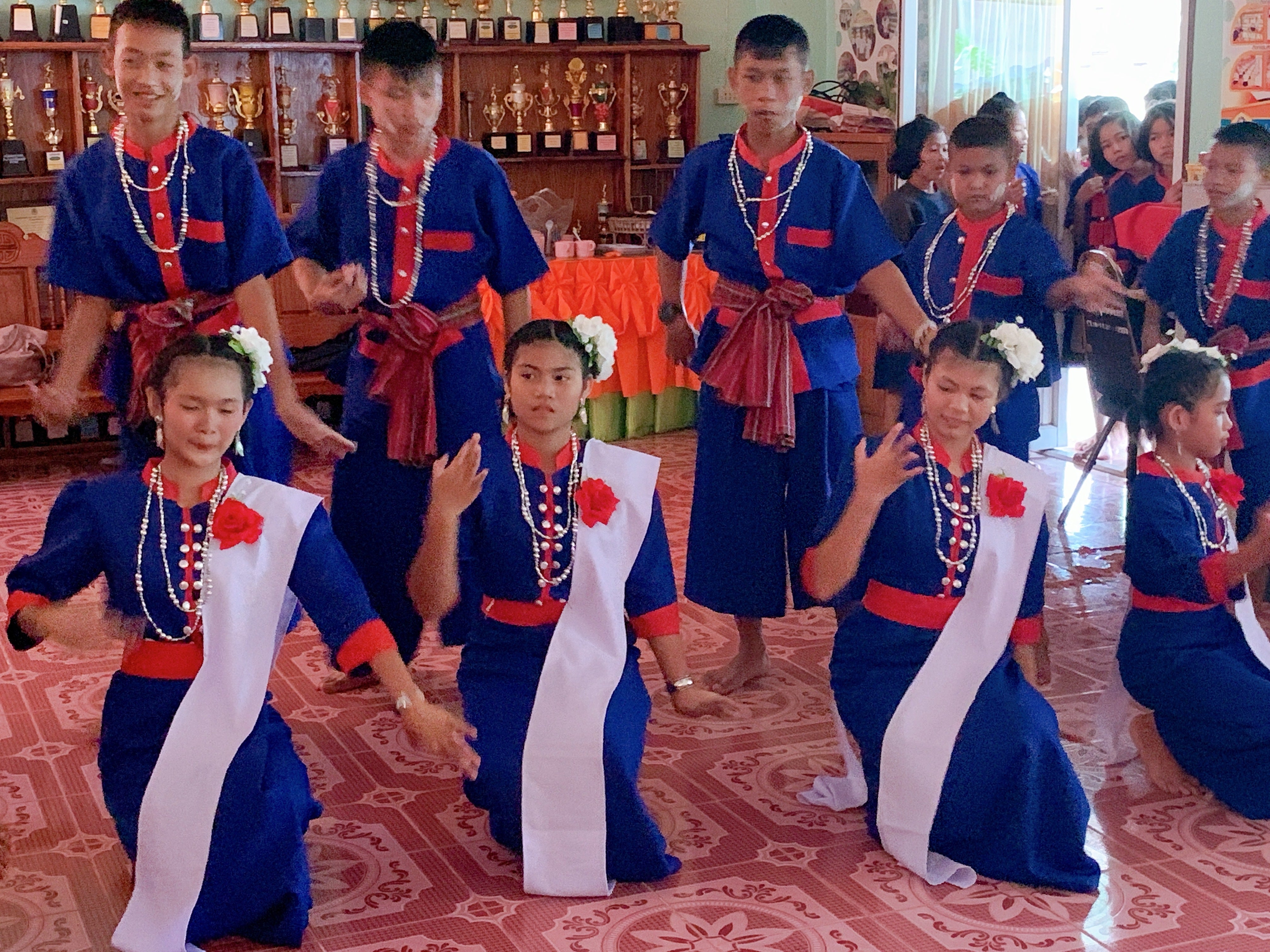 タイの農村の学校 〜タイ舞踊〜 - CAMPFIRE (キャンプファイヤー)