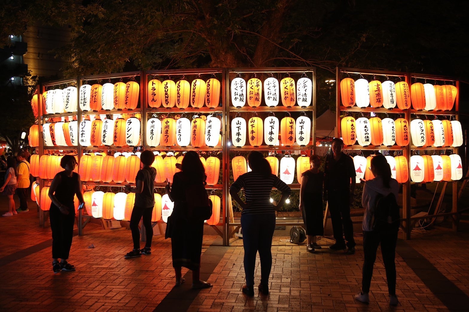 日本一明るい公園を目指す千の提灯プロジェクト 旅とローカルの交差点 千年夜市 Campfire キャンプファイヤー