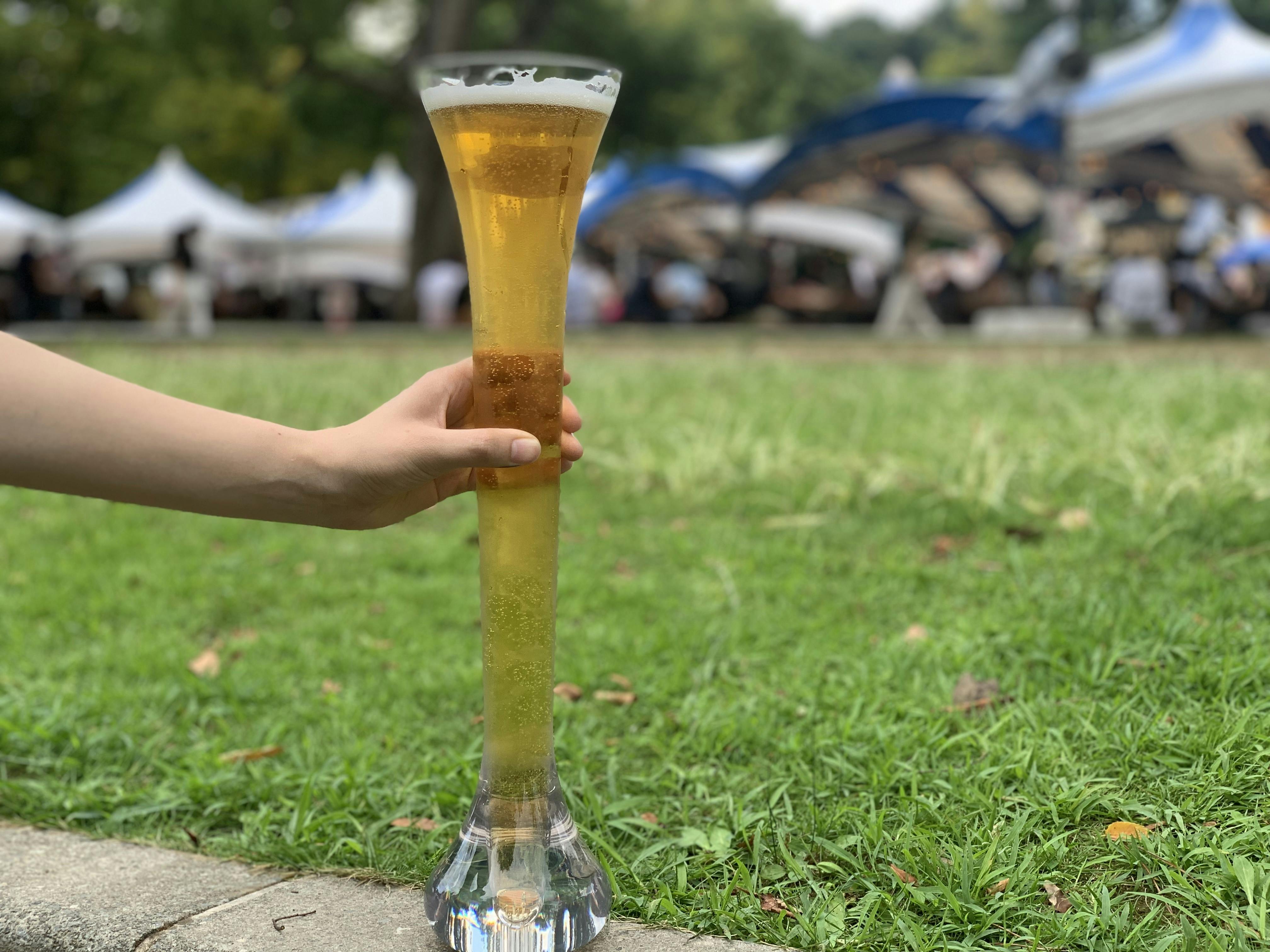泡が持続的に発生するからビールが美味しい qが盛り上がる巨大ビアグラス Campfire キャンプファイヤー 泡が持続的に発生するからビールが美味しい qが盛り上がる巨大ビアグラス Campfire キャンプファイヤー