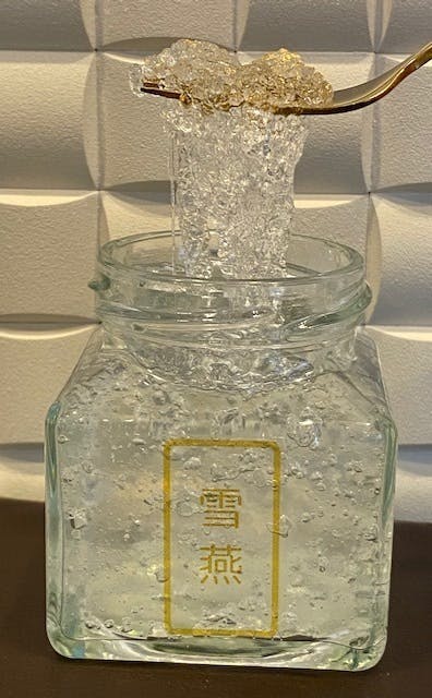 日本上陸！植物性燕の巣 天然食べるヒアルロン酸「雪燕」の美容液と