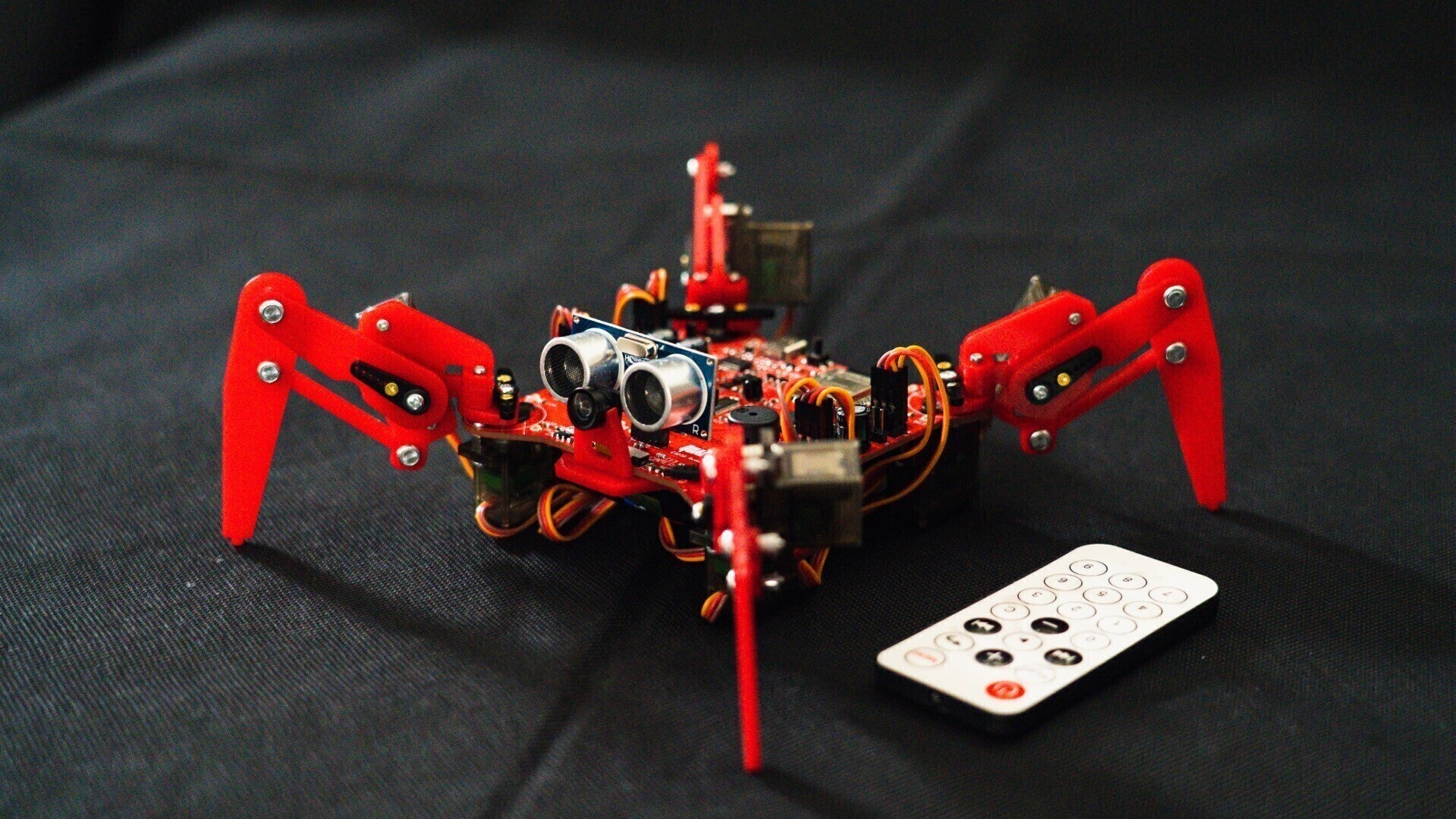 AIカメラ搭載の新型4脚ロボット「クアッド・クローラーAI」発売