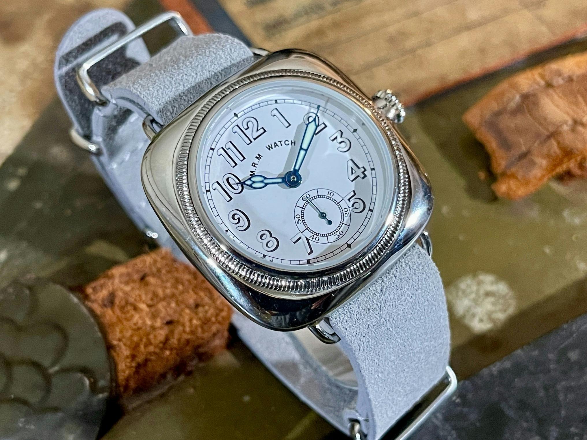 アンティーク腕時計の名作 1930年代クッションウォッチを復刻!