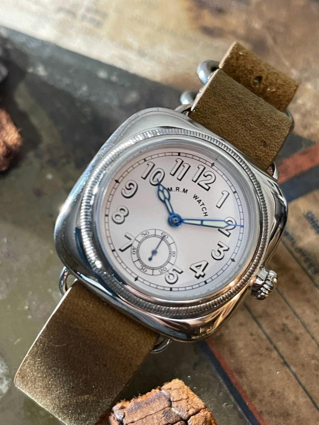 アンティーク腕時計の名作 1930年代クッションウォッチを復刻