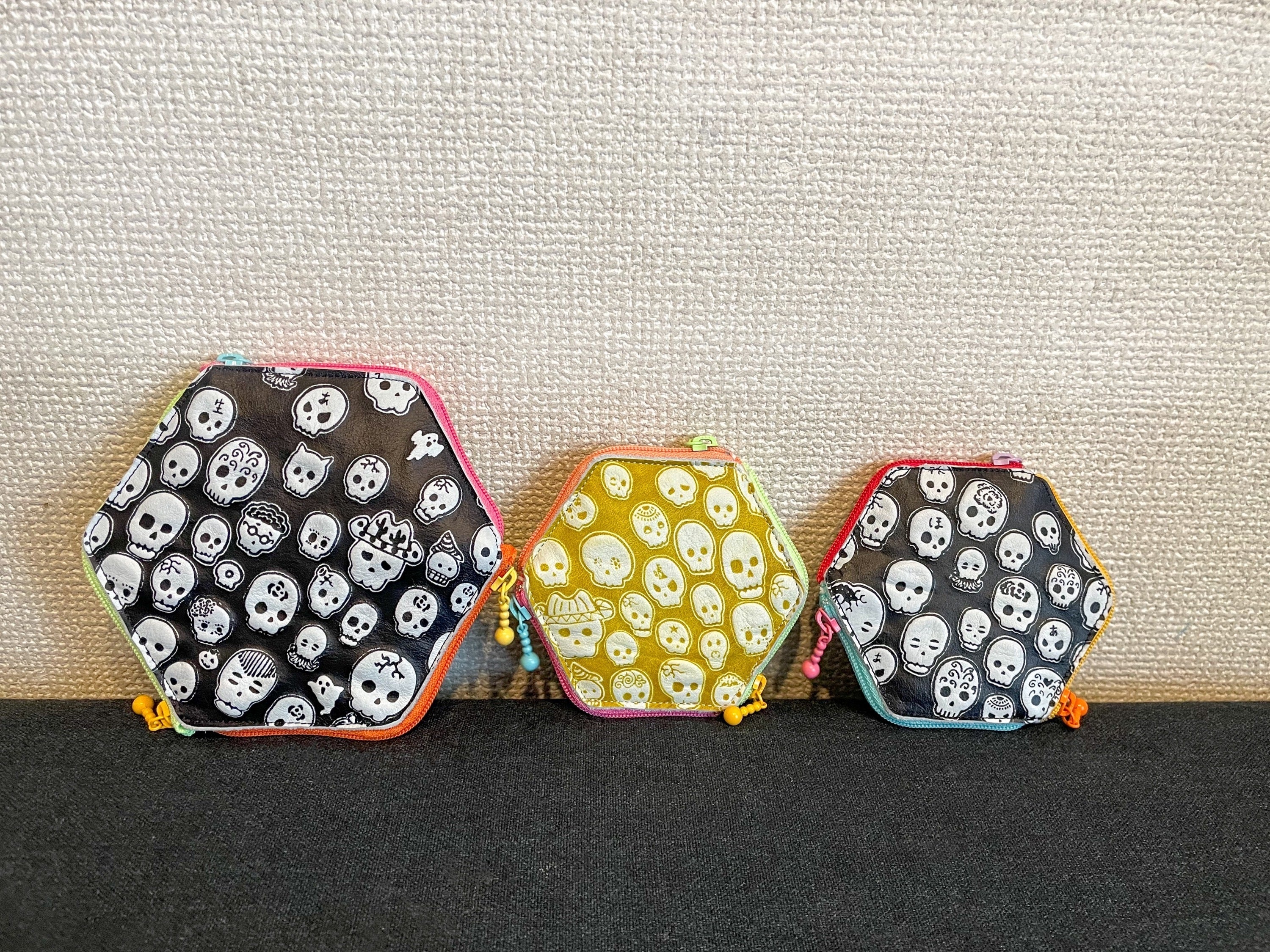 大阪の希少な「手染め革」で作るガイコツ柄レザーグッズ 大阪の希少な「手染め革」で作るガイコツ柄レザーグッズ
