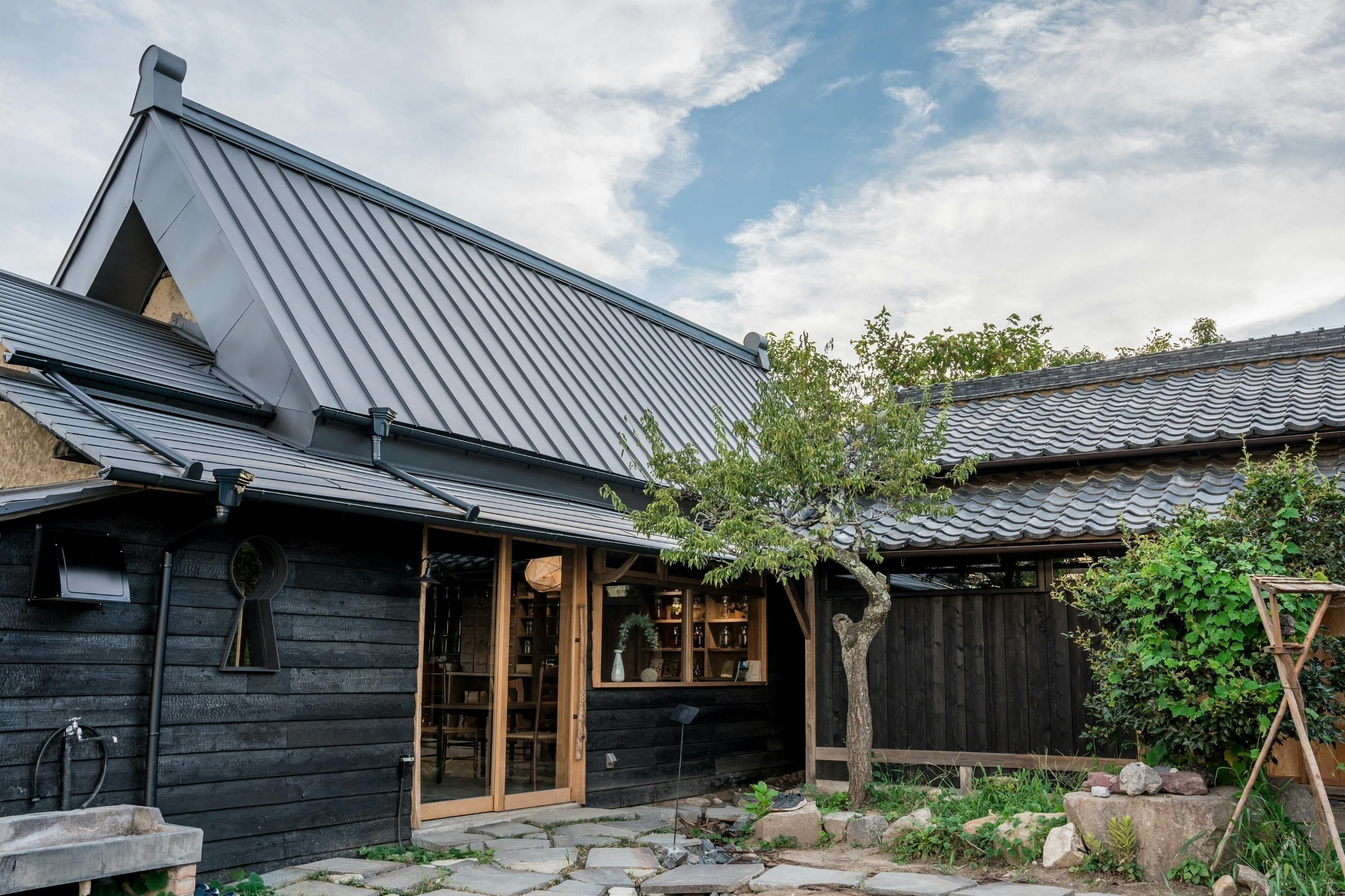 終了まで残4日!】BEFORE→AFTER: 朽ちていたボロボロの古民家が 終了まで残4日!】BEFORE→AFTER: 朽ちていたボロボロの古民家が