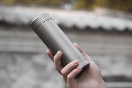 24時間後も冷たいまま！世界初の純チタン製真空サーモボトル「Therma