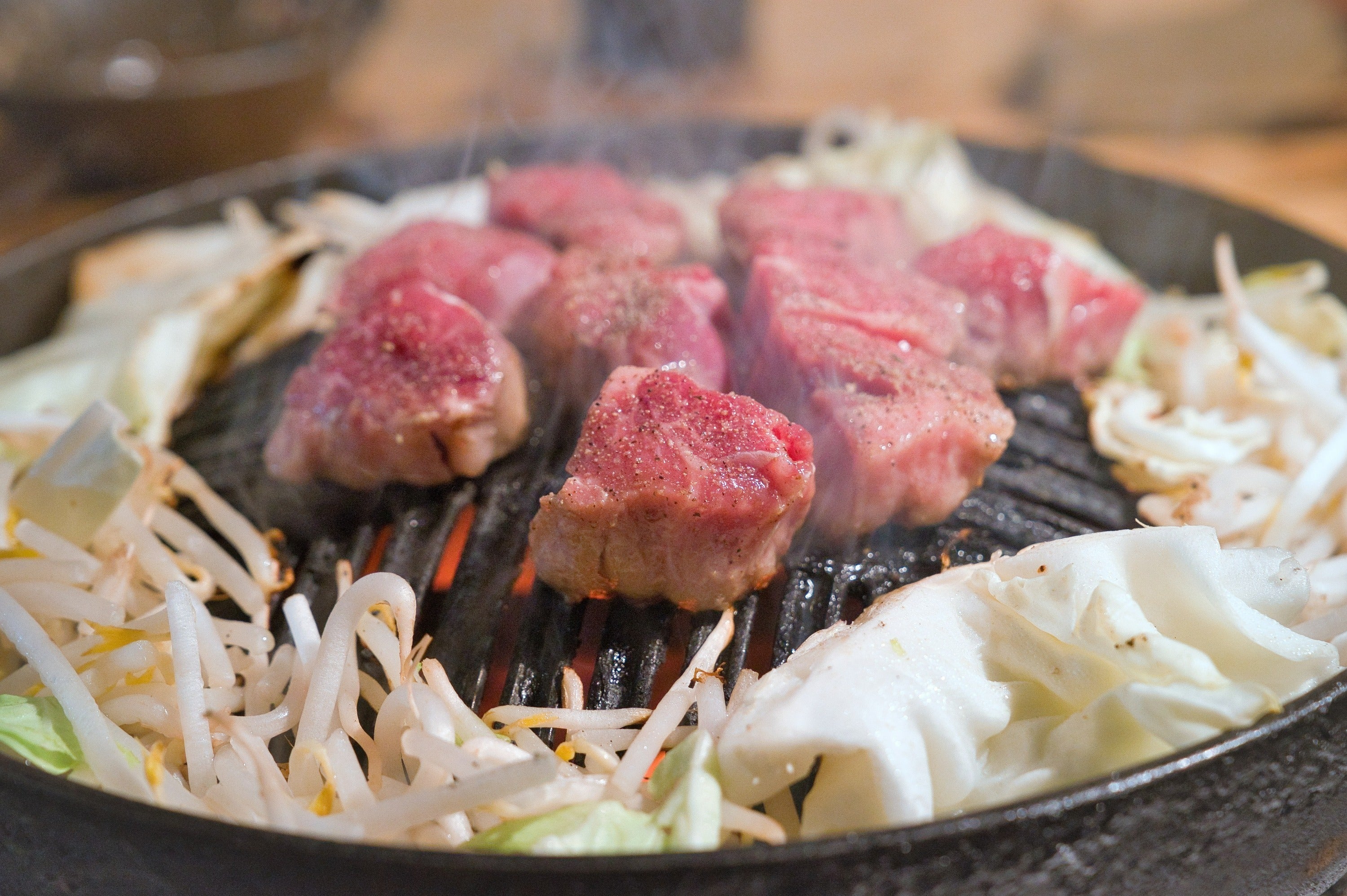 東京に北海道の旨い瞬間を 。すすきの10年の店主が独立「炭火焼