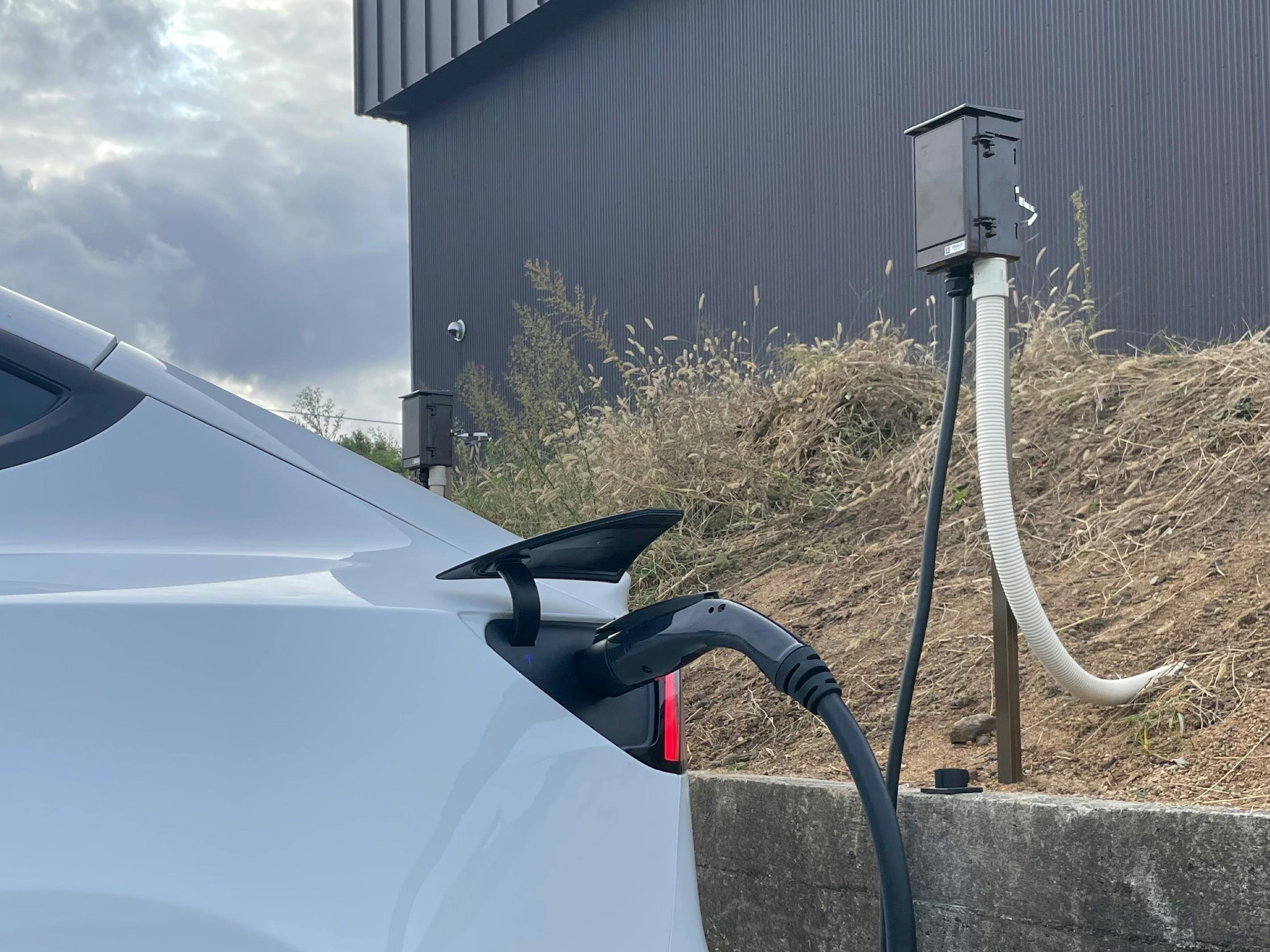 TESLA テスラ　全モデル対応　充電キャップオープナー