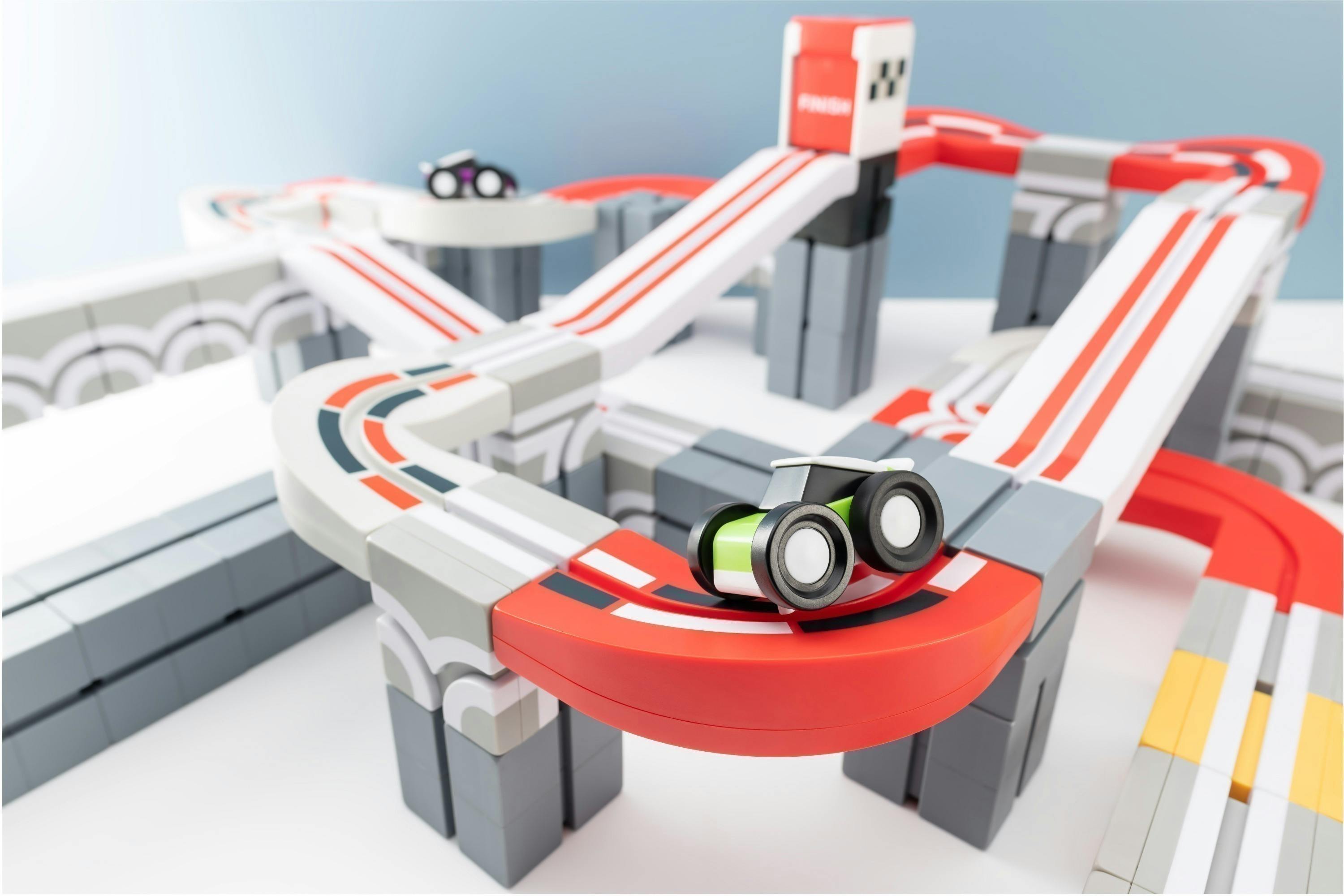 新作登場】創造力・思考力・チームワークを育むレールブロック Qbi Toy