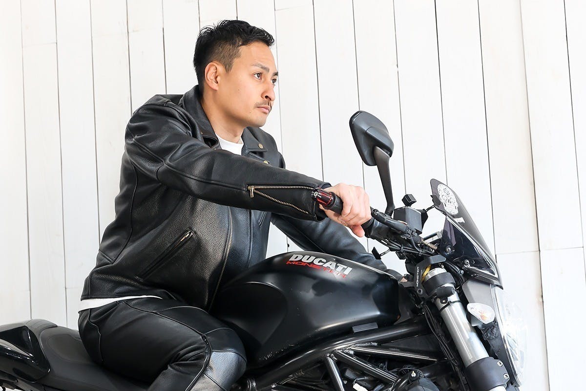 デザインと機能性を両立!防水×プロテクターのバイカーダブル