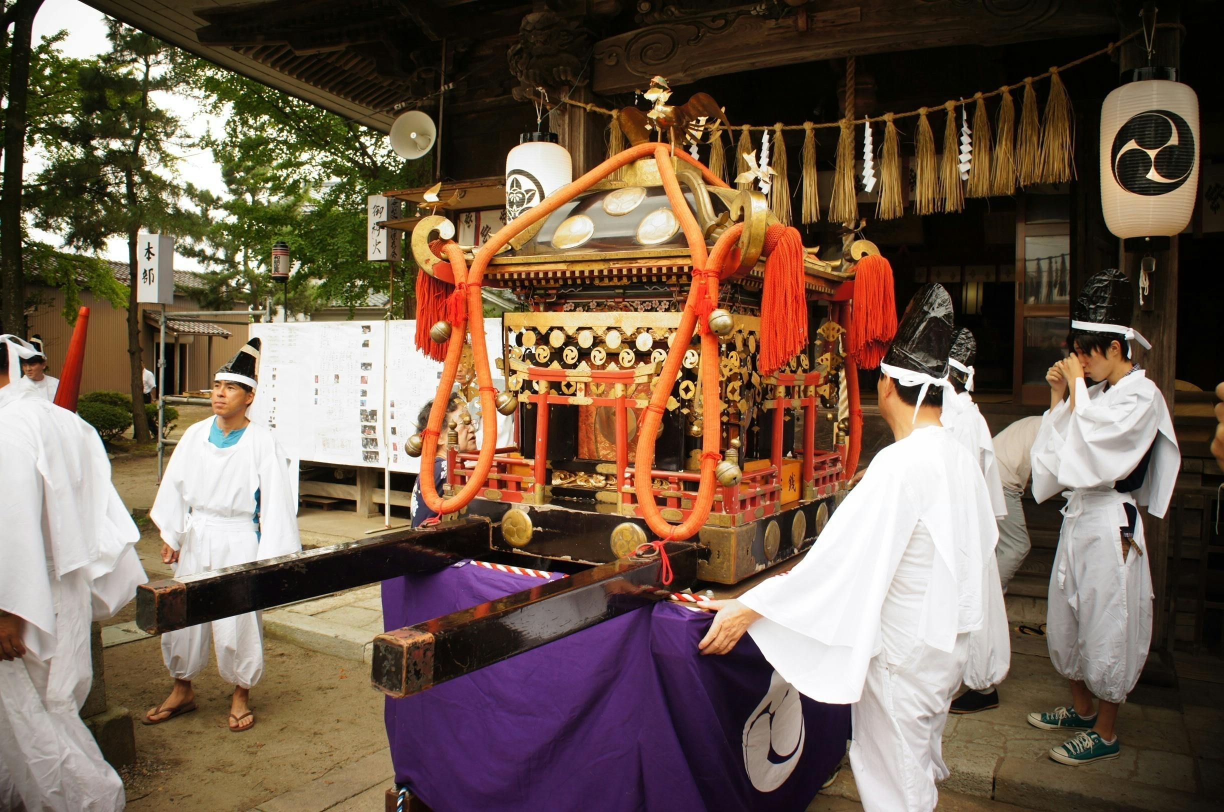 子ども神輿で新しい法被を着て和納十五夜祭りを盛り上げよう