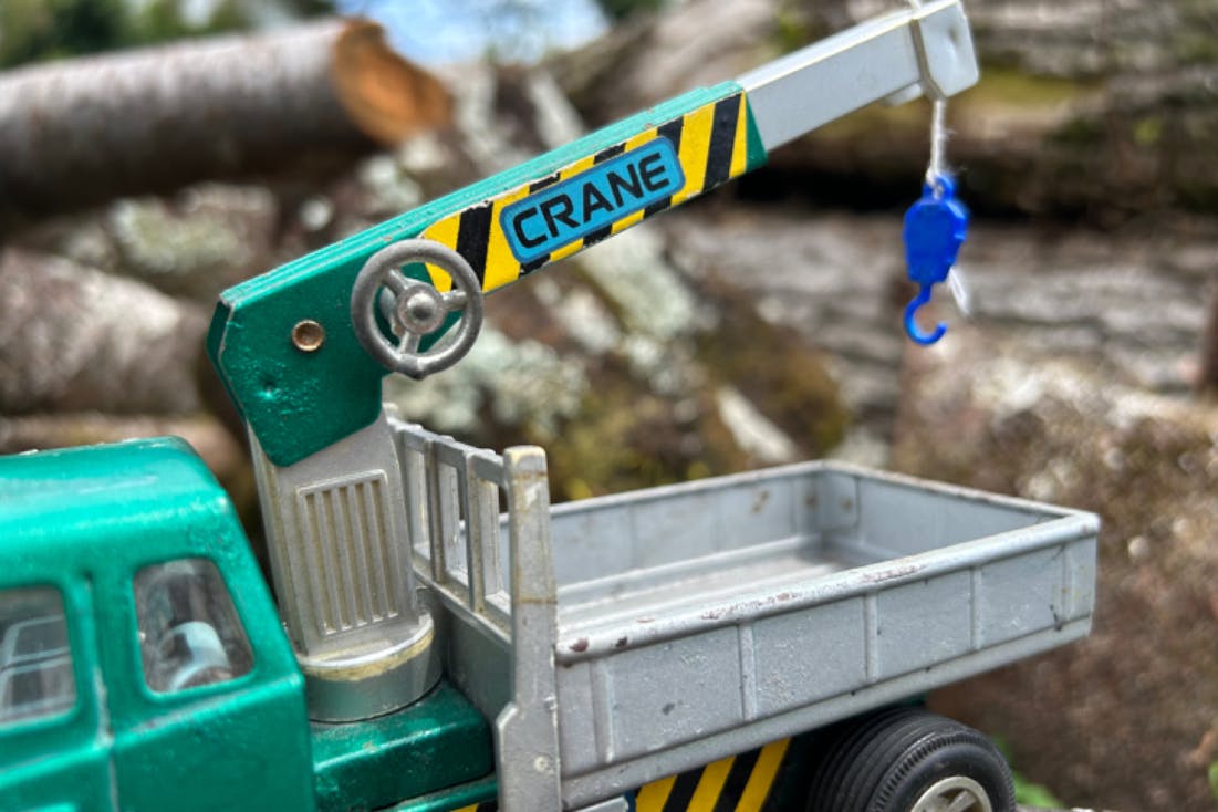 岩手町産の薪 ナラ100% クレーン車で配送