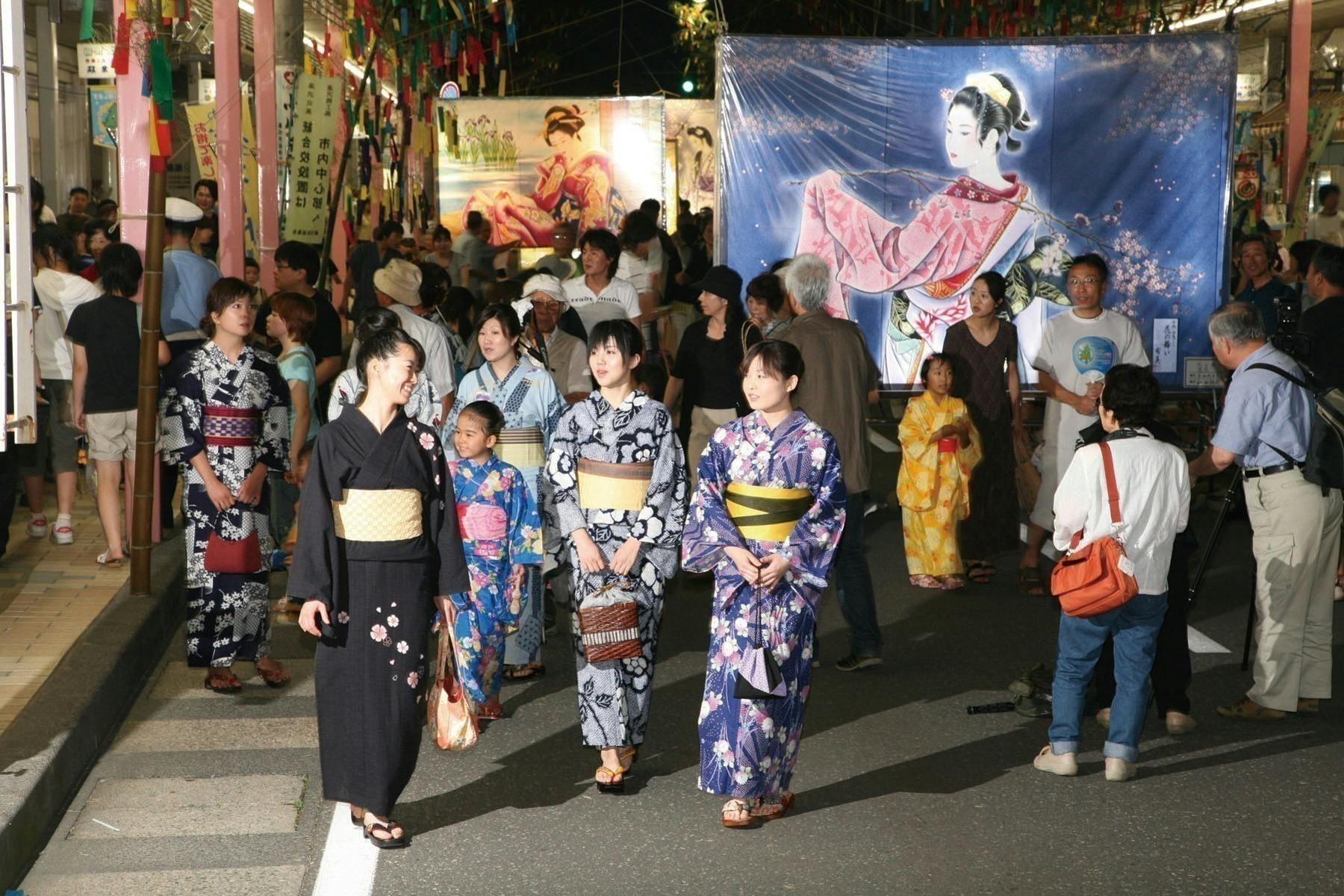 七夕絵どうろうまつり』での過去最大級の“ミニ絵どうろう”で秋田湯沢に