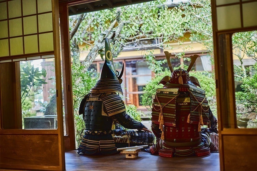 西陣織は、貴族や武士ら上流階級の装束等に使われてきた高級素材 西陣織は、貴族や武士ら上流階級の装束等に使われてきた高級素材
