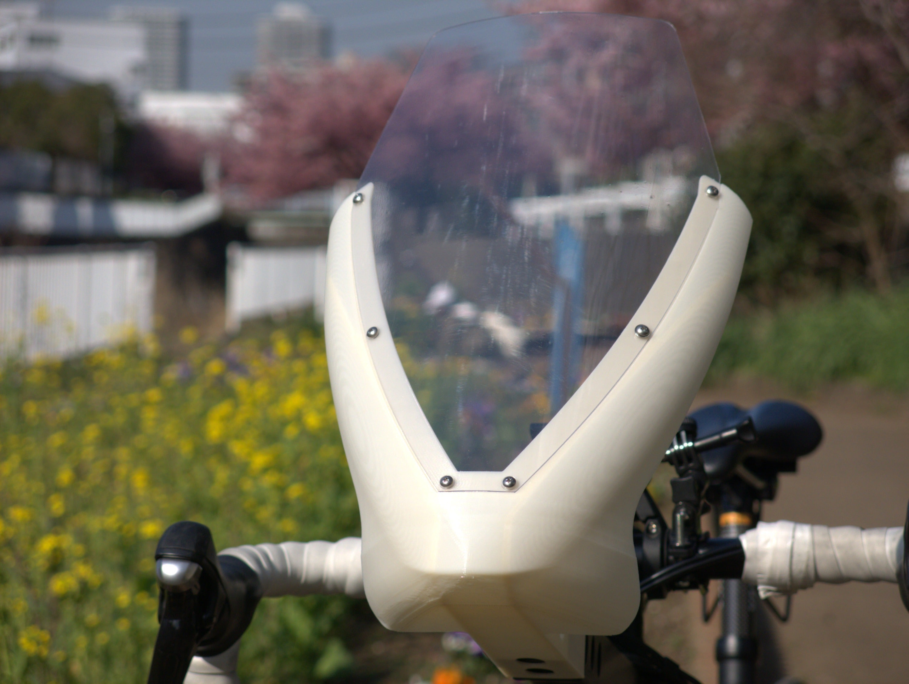 空気抵抗を軽減するクールな自転車用エアロパーツを、自転車好きの 